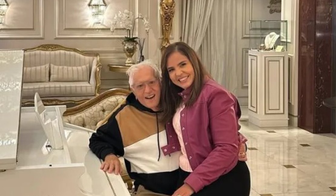 Carlos Alberto de Nóbrega sobre esposa mais jovem: 'Não tem vergonha'