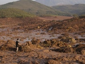 MP entra com ação pedindo que Samarco elimine vazamento de lama em 5 dias