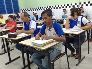 Pré-matrícula da Educação de Jovens e Adultos pode ser feita até domingo (27)