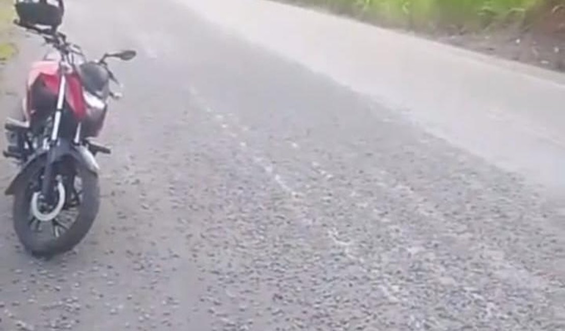 [Vídeo] Britas espalhadas na pista causam perigo na rodovia AL-105