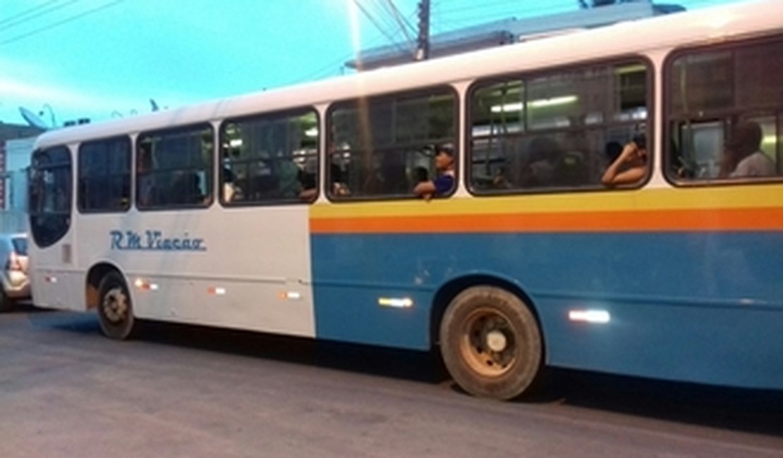 Bandidos fingem ser passageiros e assaltam ônibus em Arapiraca