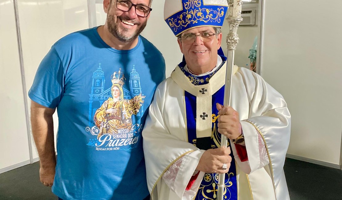 Leonardo Dias entrega Título de Cidadão Honorário de Maceió a Dom Beto Breis