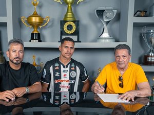 ASA assina em definitivo com o atacante Alex Bruno