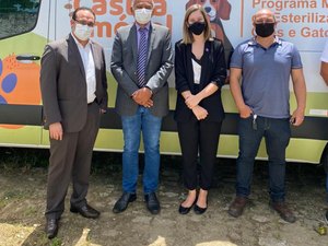 Deputada Cibele Moura vista Castramóvel e reafirma compromisso com a causa animal