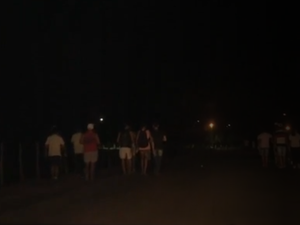 Movidos pela fé, fiéis percorrem mais de 20km entre Arapiraca e Taquarana na madrugada desta quinta-feira