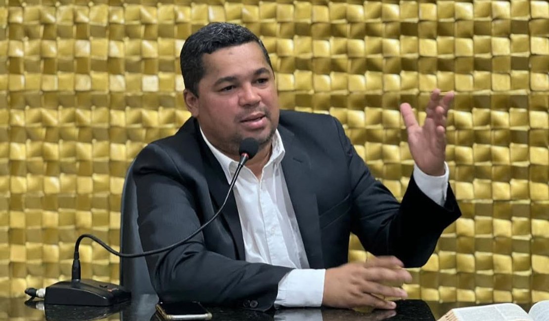 Vereador David Rafael chama grupo da Mesa Diretora de “terror de prefeitos” em mensagem vazada de grupo da Uveal