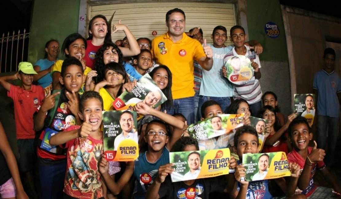 Renan Filho realiza caminhada em Chã de Bebedouro