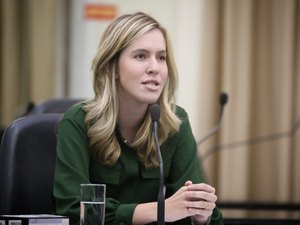 Cibele Moura alerta para aumento de casos de sexualização infantil na internet e defende leis mais rígidas