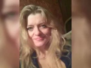 Mulher acorda de coma após dois anos e identifica seu irmão como agressor