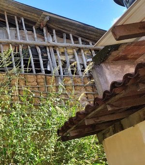 Maragogi: casa de taipa corre risco de desabar no conjunto Adélia Lira