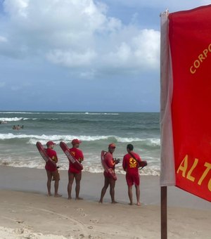 Guarda-vidas resgatam seis pessoas em menos de meia hora na Praia do Francês