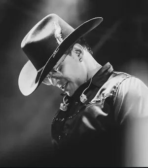 Cantor colombiano Yeison Jiménez morre em acidente aéreo