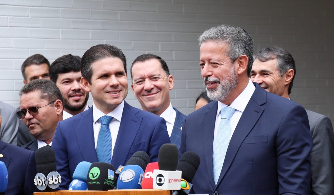 Arthur Lira anuncia Hugo Motta como candidato à presidência da Câmara