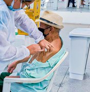 Idosos com 78 anos ou mais começam a ser vacinados contra a Covid-19 em Maceió