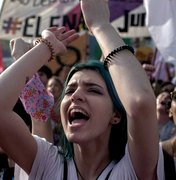 Mulheres fazem ato pelo país contra Bolsonaro e pela democracia