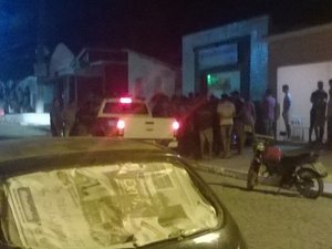 Jovem é baleado e pede socorro na sede de Guarda Municipal