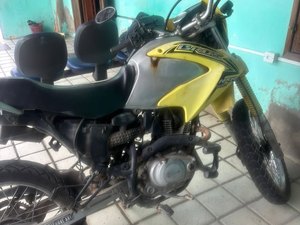 Motociclista é preso por direção perigosa e irregularidades no bairro Fernão Velho