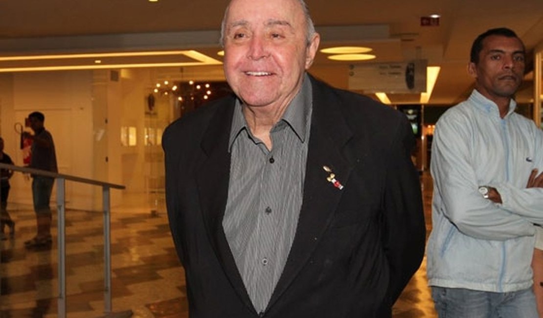 No Rio de Janeiro, Mauro Mendonça passa por cirurgia no coração