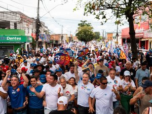 Renan Filho reúne mais de 7 mil pessoas em caminhada no Benedito Bentes