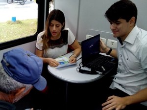 Expresso da Cidadania atende dezenas de pessoas