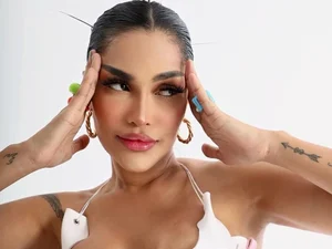 Flay se pronuncia após morte em acidente com ônibus de sua equipe