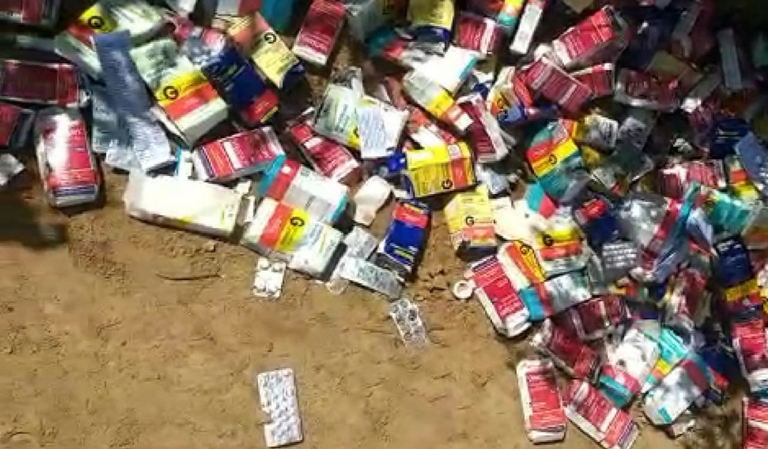 [Vídeo] Remédios são descartados em estrada vicinal de Palmeira dos Índios