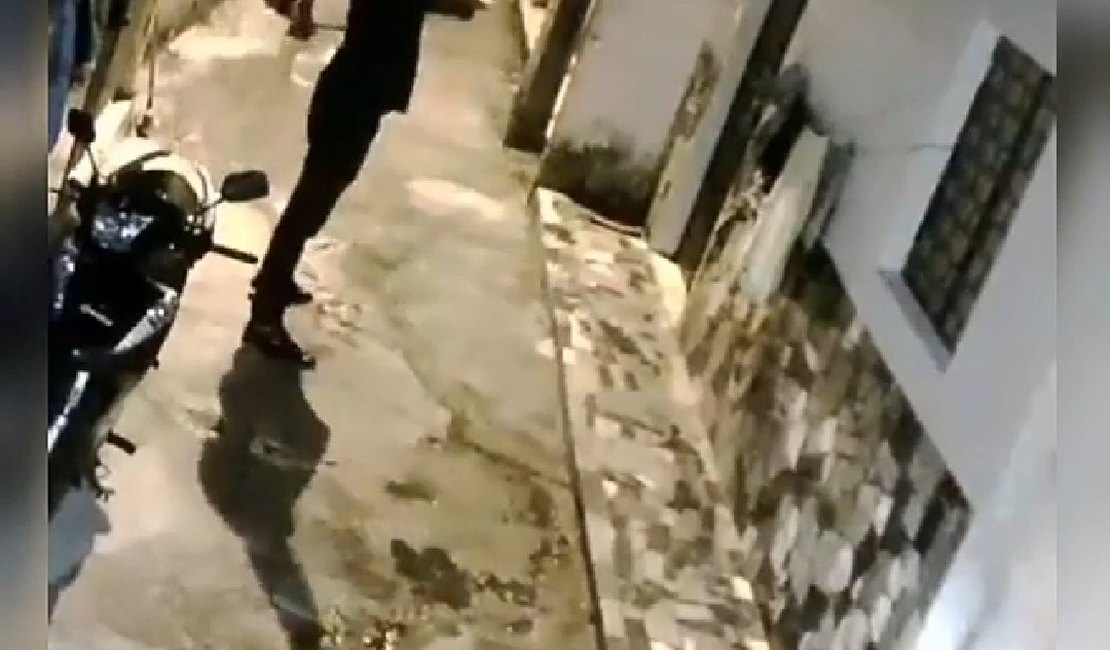 [Vídeo] Câmeras de segurança flagram autores de homicídio ocorrido no Barro Duro