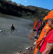 Bombeiros localizam corpo de motorista de carreta que caiu em açude na Serra das Pias