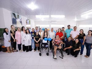 Prefeitura realiza entrega de cadeiras de rodas a 16 pessoas com deficiência