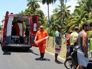 Colisão entre carros deixa vítima ferida e presa às ferragens no Litoral Sul