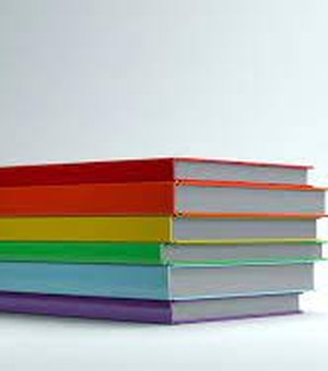 No mês do orgulho, livros LGBTTQIA+ de autores brasileiros são destaque em livraria de Maceió