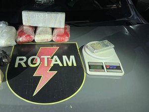 Polícia apreende quatro quilos de drogas e liberta mulher em cárcere privado na Forene