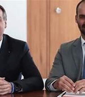 Bolsonaro e Eduardo são indiciados por obstrução à Justiça, diz PF