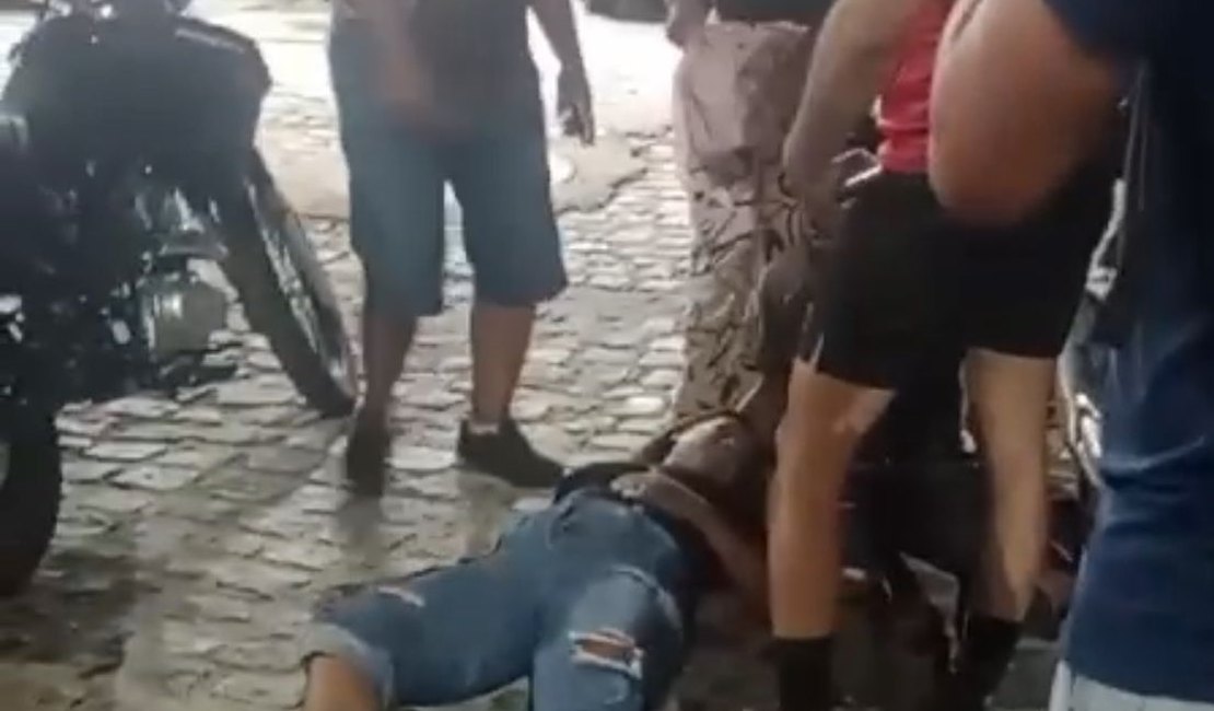 [Vídeo] Colisão entre carro e moto deixa jovem ferida na Avenida Durval de Góes Monteiro