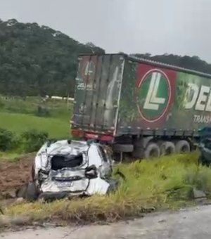 [Vídeo] Caminhão desgovernado causa acidente envolvendo três veículos em São Miguel dos Campos