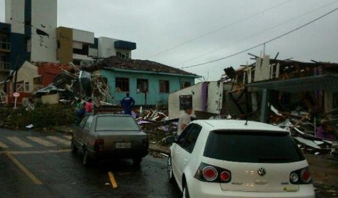 Mais de 10 mil pessoas foram atingidas por tornado em Xanxerê