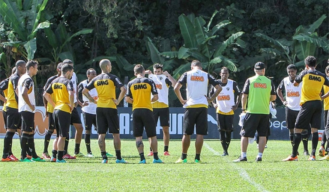 Atlético divulga lista de jogadores para treinos na Argentina e jogo de ida da Recopa Sul-Americana