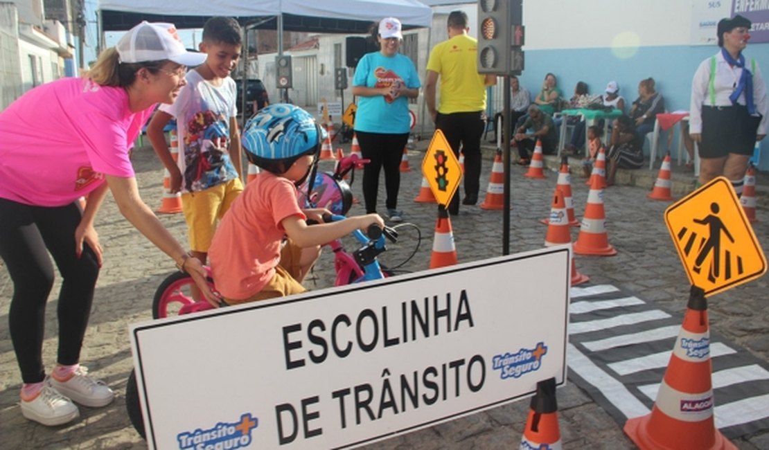 Ação na Ponta Verde vai ensinar crianças a andar de bicicleta 