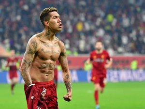 Roberto Firmino é elogiado após brilhar na Champions League