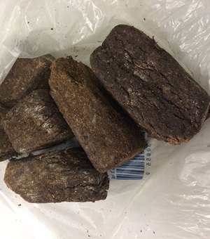Dupla é presa com quase 1kg de maconha e 300g de cocaína em Maceió