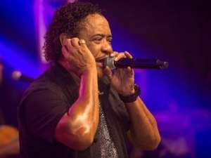 Compadre Washington é acusado de atrasar pensão e de abandono afetivo do filho de 9 anos