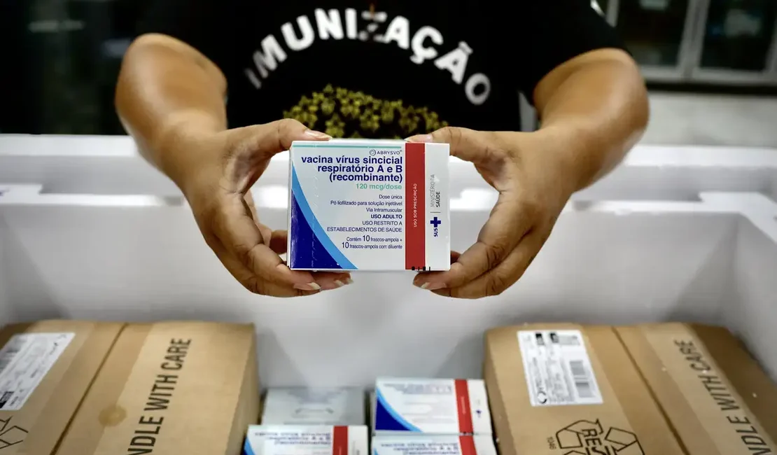 Alagoas recebe 12,4 mil doses da vacina contra vírus sincicial respiratório
