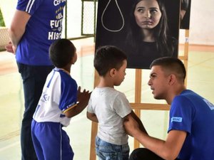 Alunos do Cesmac do Agreste levam exposição Mereço Respeito para São Sebastião