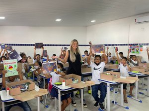 Prefeitura de Atalaia inicia entrega dos kits escolares para quase 10 mil alunos