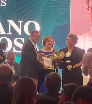 Prefeito Luciano Barbosa é homenageado pela ABBCJ-AL