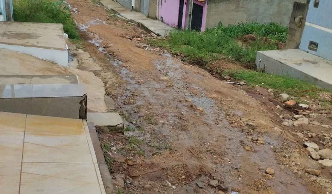 Rua sem pavimentação no Bairro Canãa prejudica moradores