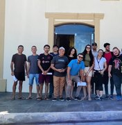 Alunos de Geografia da Uneal de Arapiraca participam de aula prática em Paripueira