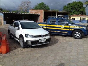 PRF prende dois e recupera veículo clonado em Palmeira dos Índios