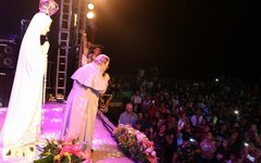 Padre Antônio Maria celebra a missa no MaragoFé