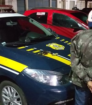 PRF prende homem por porte ilegal de arma em Joaquim Gomes